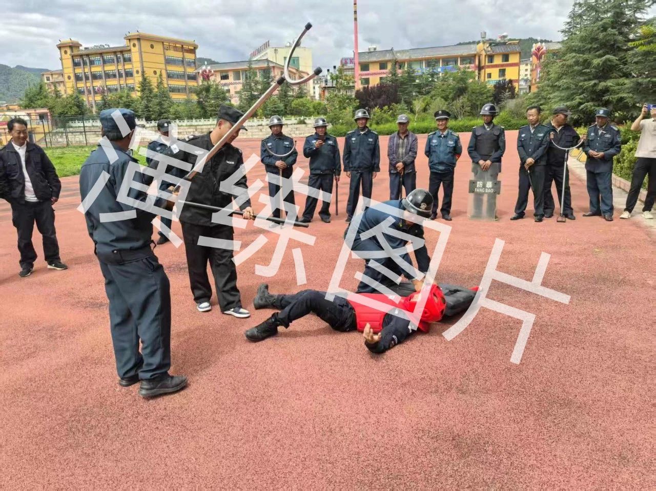 警民联动护平安！丽江公安为暑期安全加装“防护锁”3.jpg