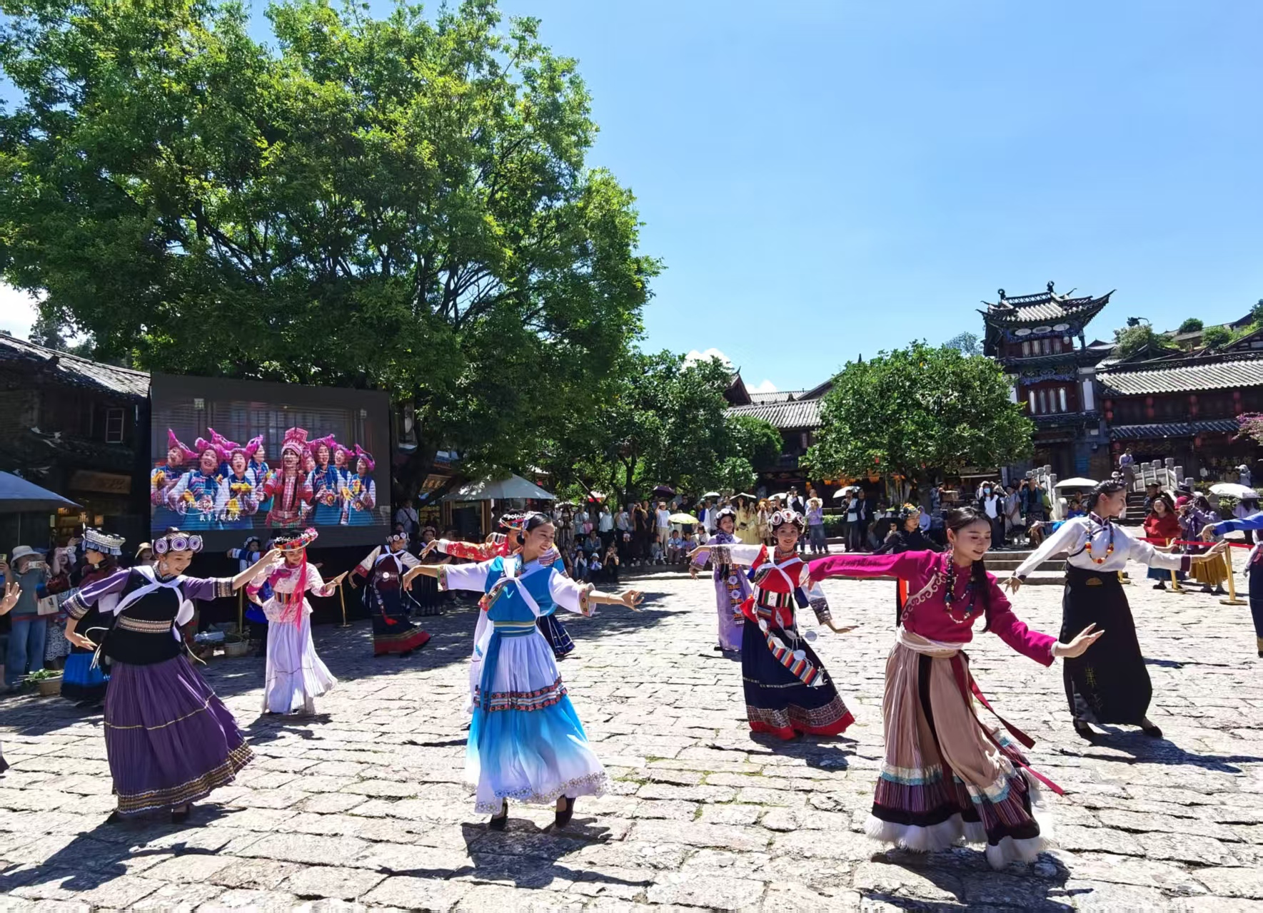 “花仙子”巡游、“古城一天”重现 首届“和和美美”文化季带你触摸民族文化脉动1.jpg