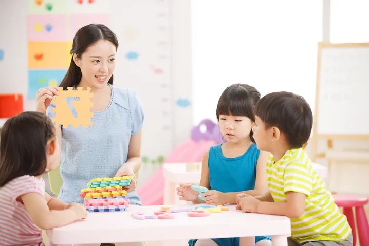 从 “逐步” 到 “落地”：免费学前教育迈出坚实步伐.jpg