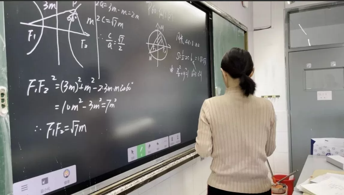 中小学教师“弹性上下班”写进文件，如何落实才是关键