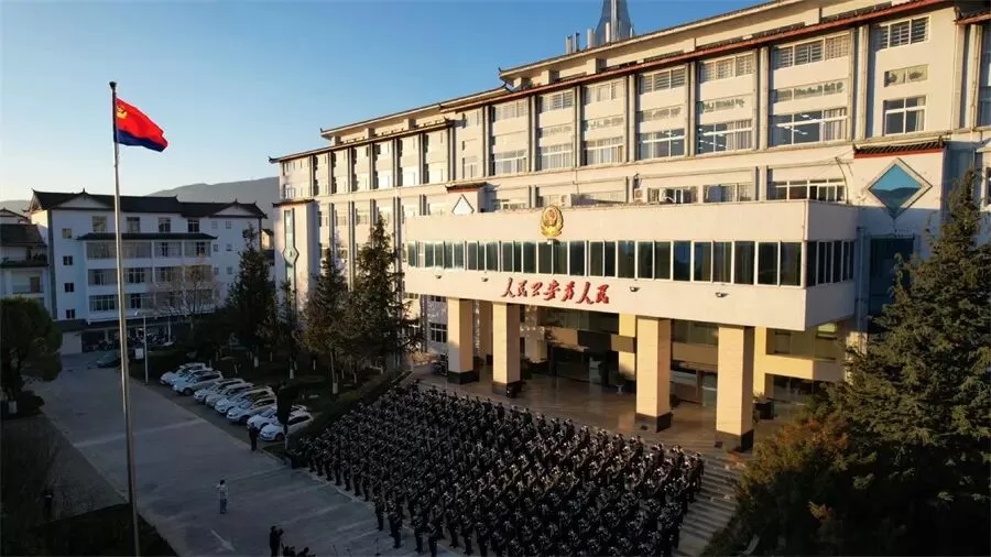 一句誓言一生诺 两代警魂共传承——丽江公安庆祝人民警察节尽显温情与担当