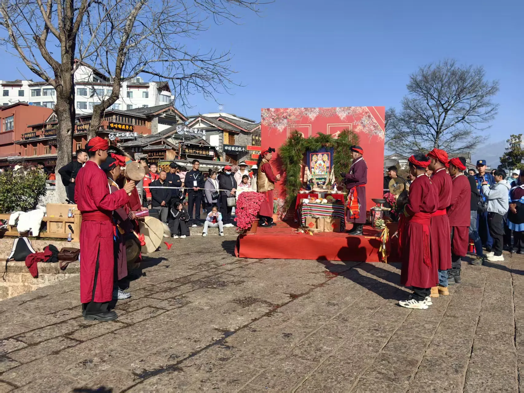 大年初五纳福迎祥，丽江古城东巴祈福仪式年味正浓