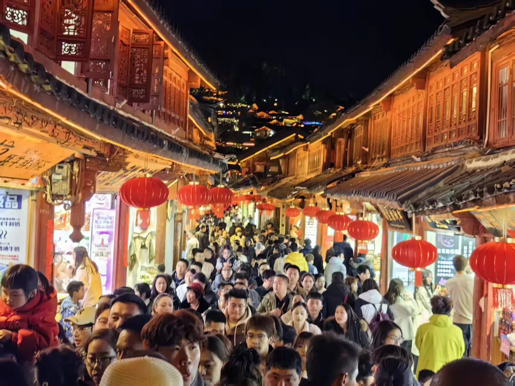 大年初四，丽江古城单日涌入34.6万人次！这场面，感受一下