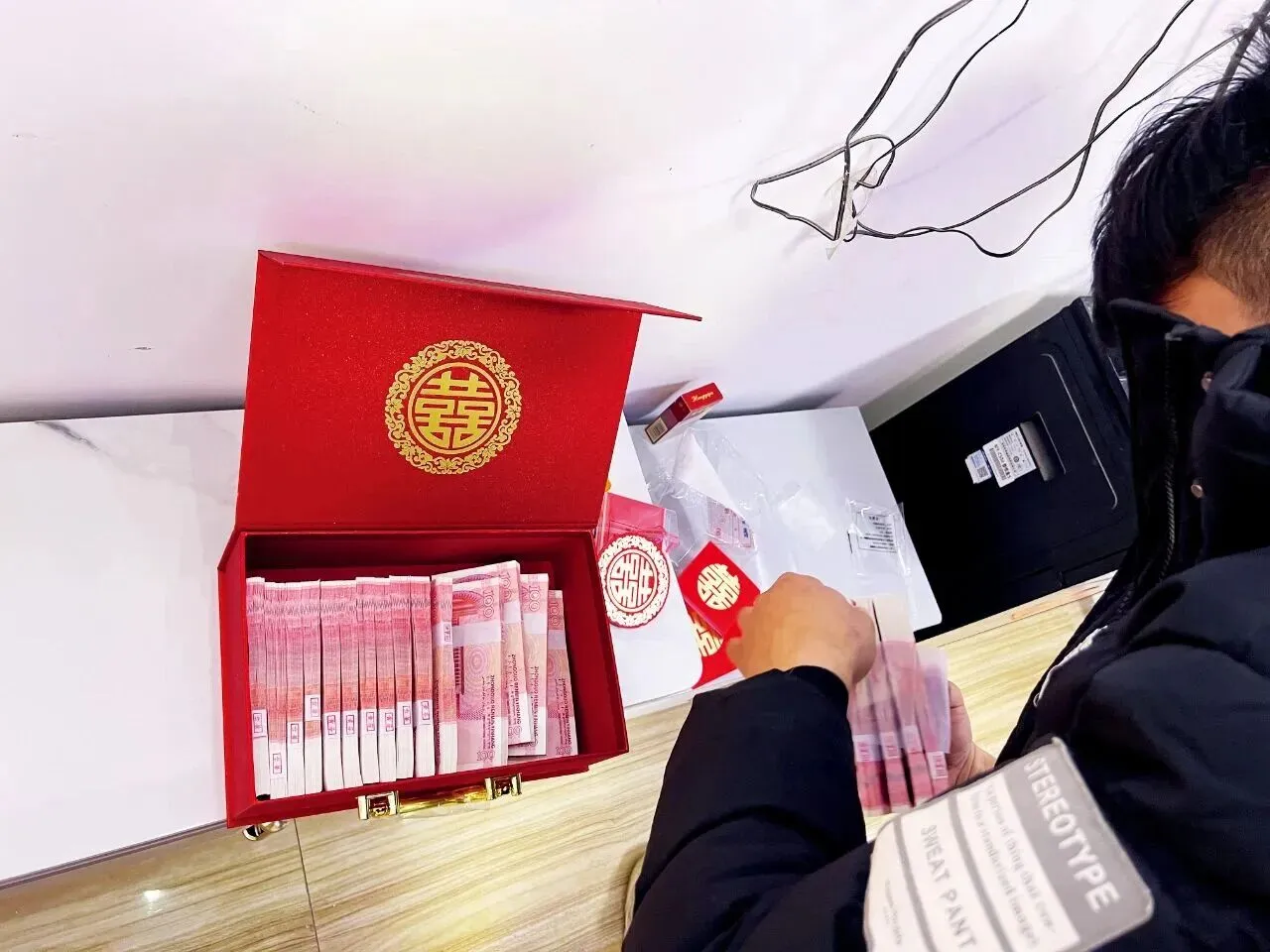 6万彩礼限价，是“堵”还是“疏”？背后藏着哪些现实焦虑