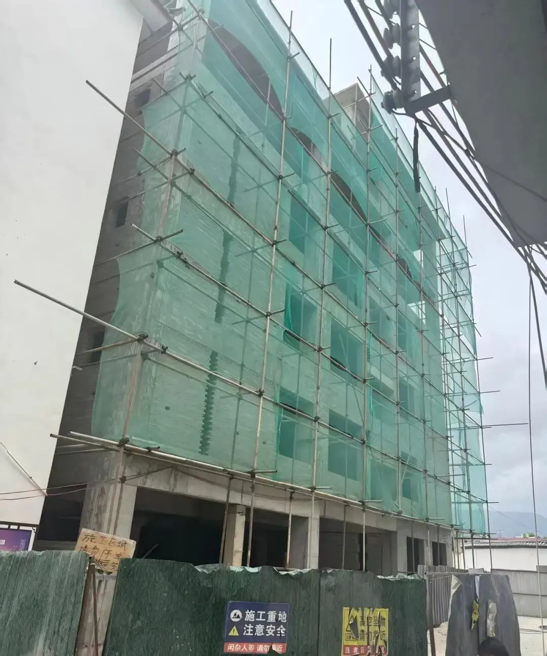 警惕！2500㎡自建房刚建好就成危房，古城区紧急拆除