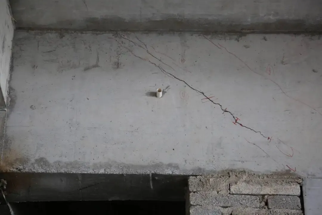 警惕！2500㎡自建房刚建好就成危房，古城区紧急拆除