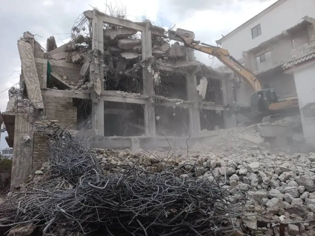 警惕！2500㎡自建房刚建好就成危房，古城区紧急拆除