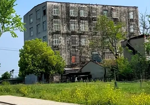 村支书建1500平违建，放话威胁拍照村民！官方：已免职