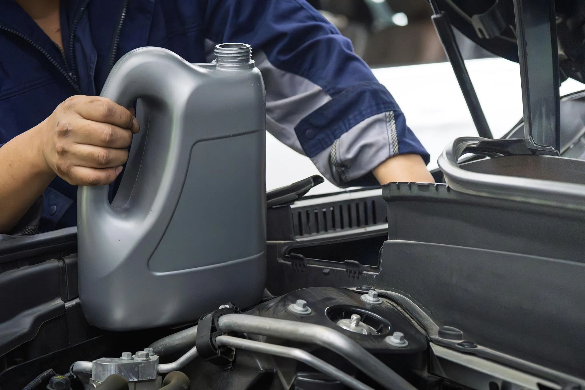 “免费修车”藏陷阱！车险骗保黑产曝光，车主需警惕