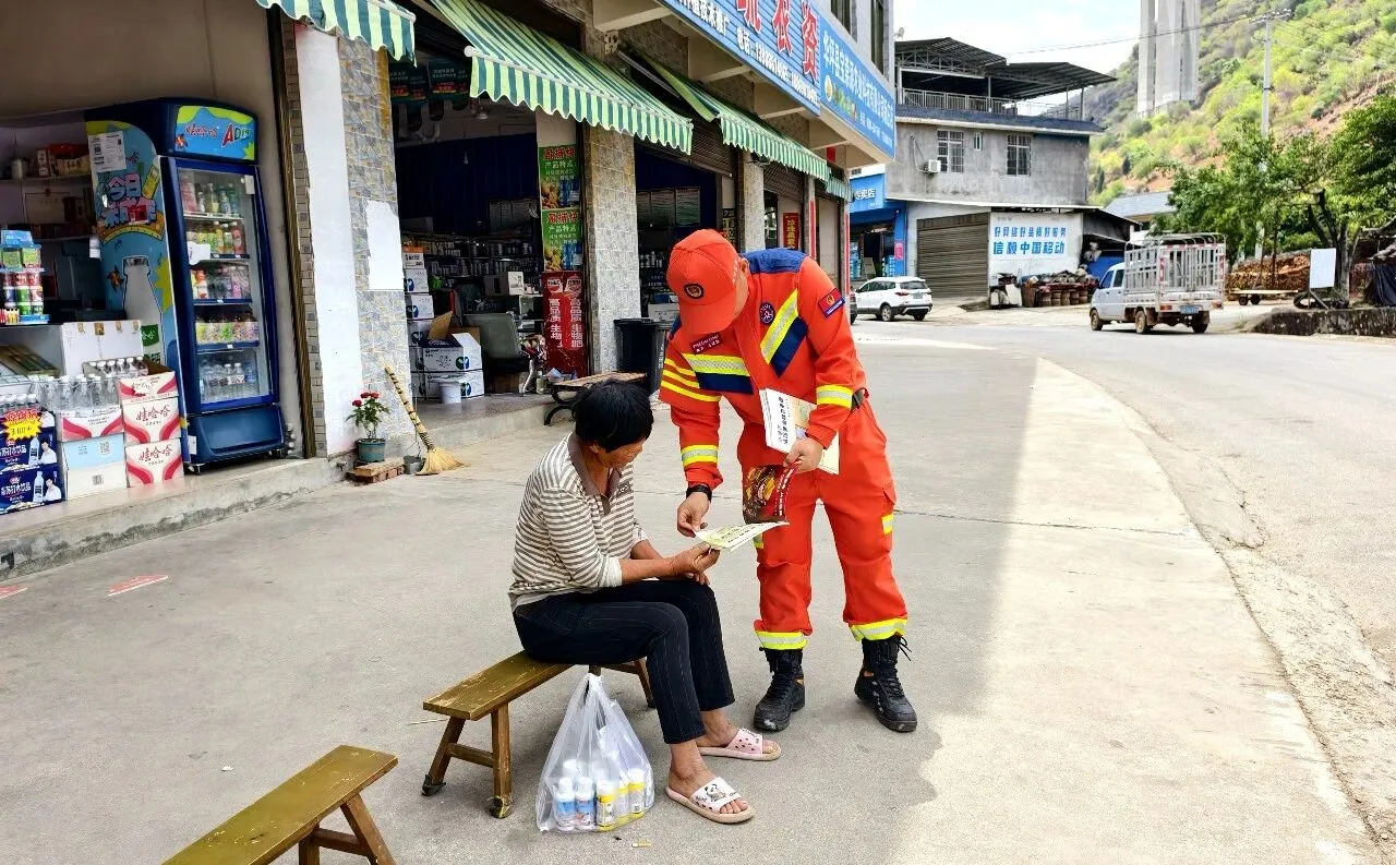 华坪新庄乡：多点发力织密森林防火“防护网” 守好绿水青山
