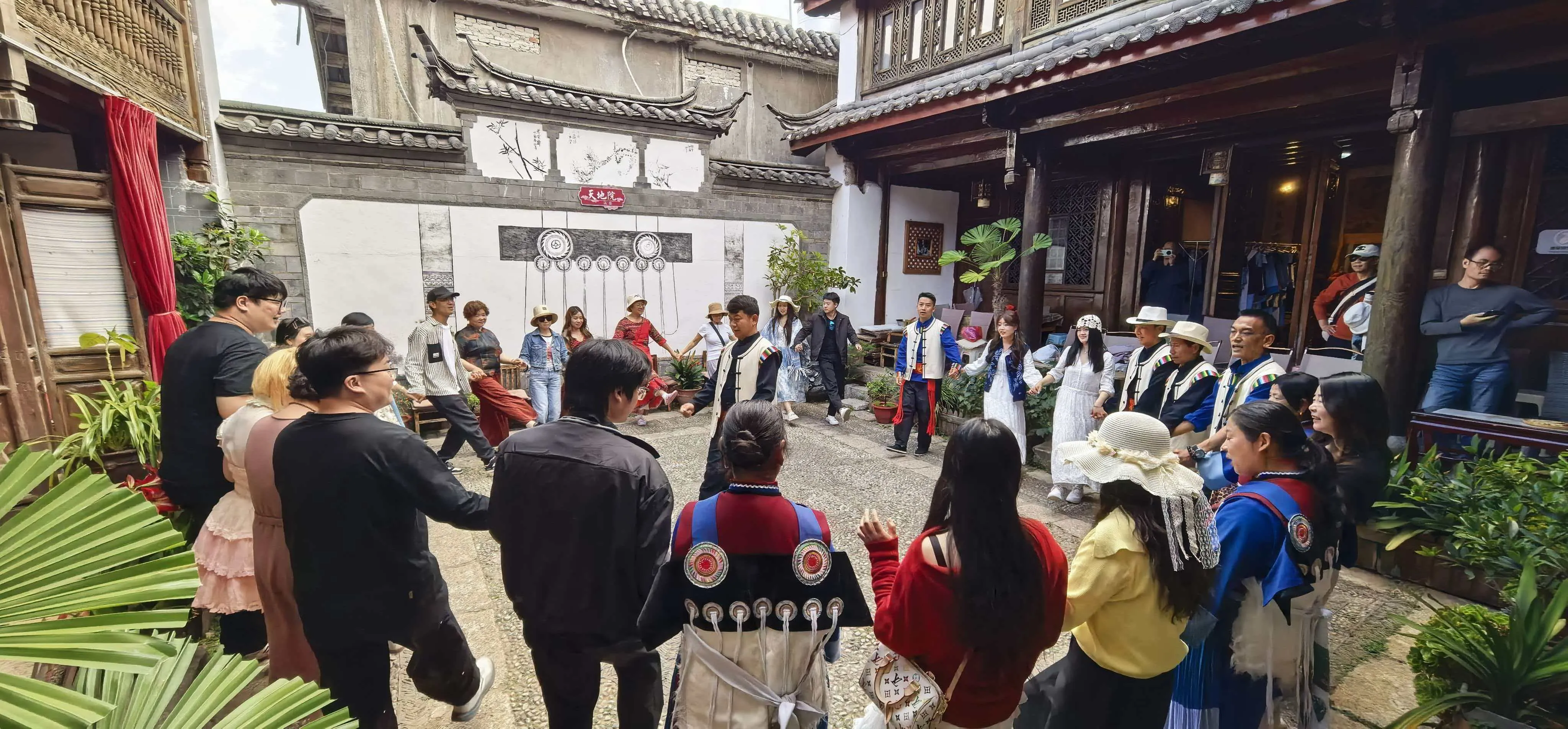 逛古城别错过！丽江天地院全新亮相 沉浸式感受纳西非遗魅力