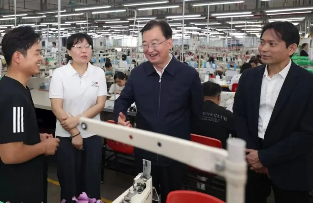 云南省委书记：农民增收始终是第一位的任务