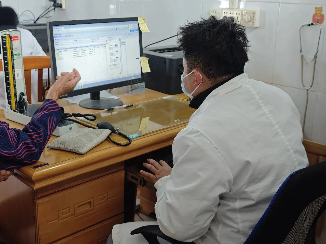 AI“驻院”县域医院：是救急帮手还是隐形风险？