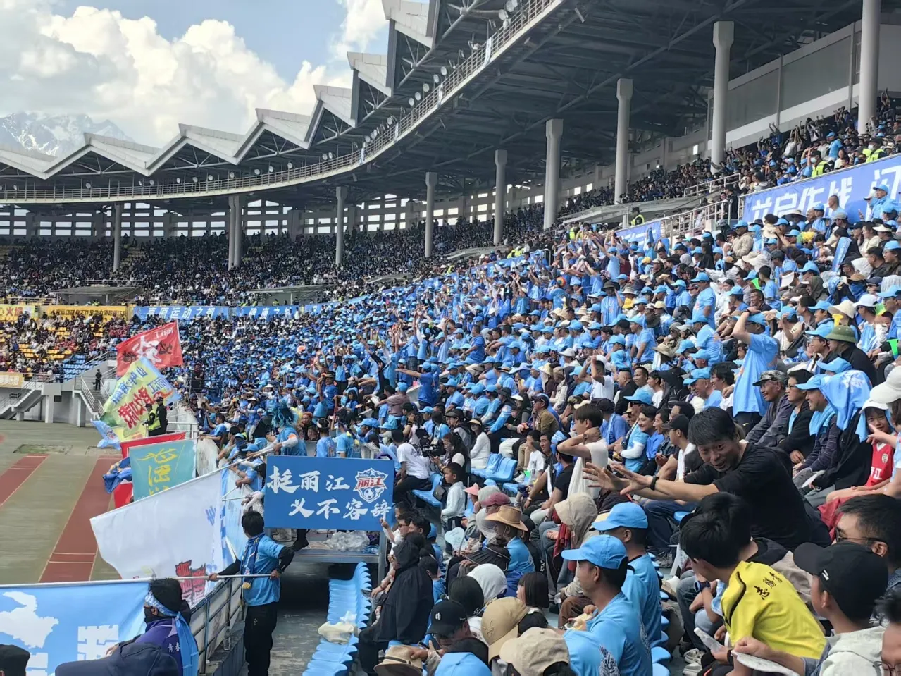 丽江主场4:0大胜怒江，十一场不败续写传奇！足球与情谊同在