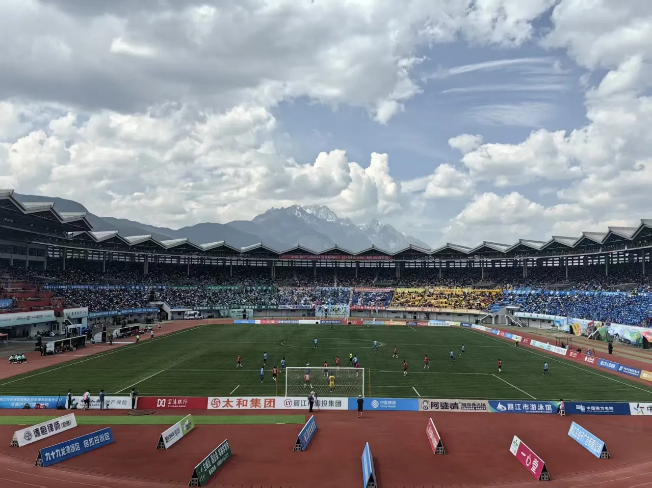 丽江主场4:0大胜怒江，十一场不败续写传奇！足球与情谊同在