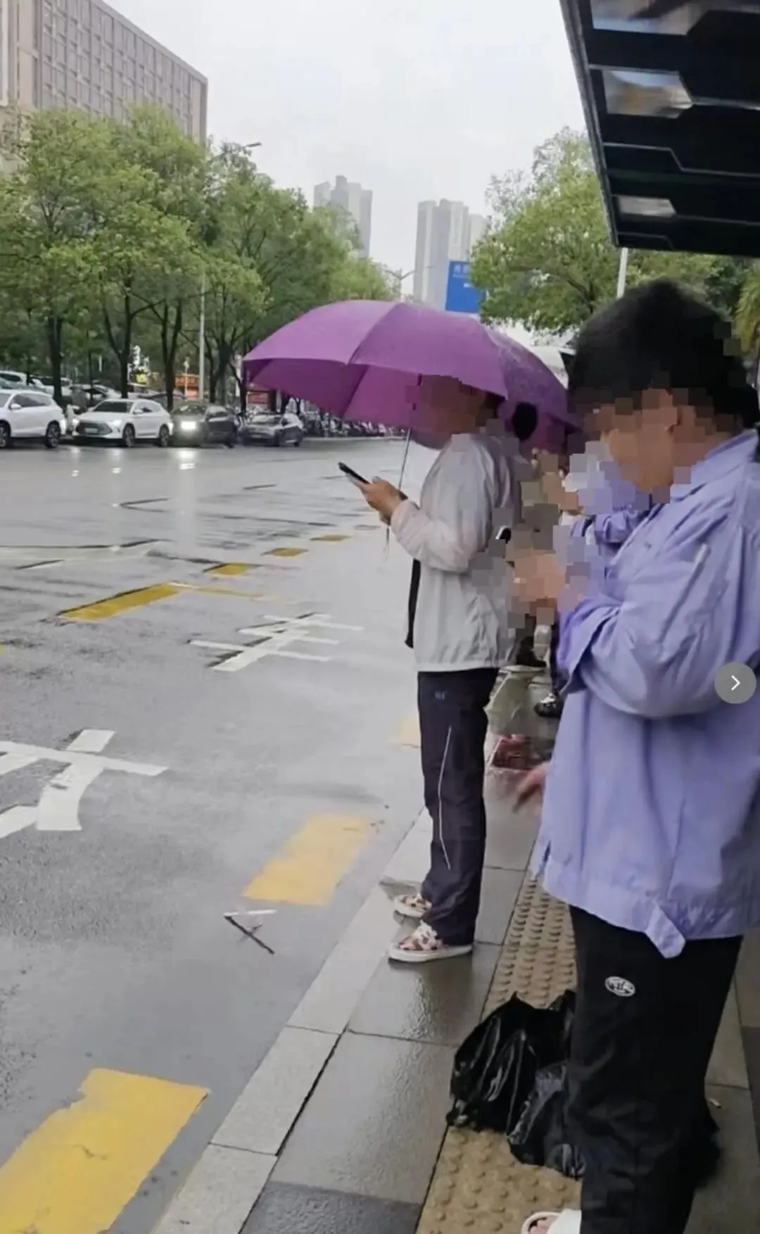 劝阻吸烟引争执：控烟之下，规则与情绪的错位