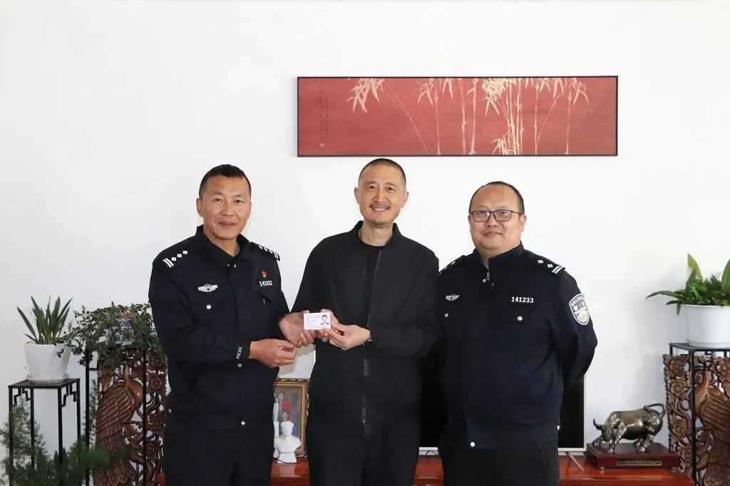 不是制式锦旗！泰国籍友人手写中英双语，花式感谢丽江出入境