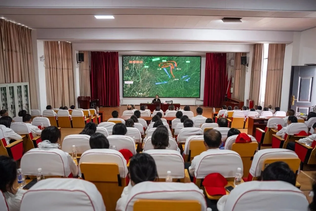 重走长征路 司法映初心 丽江两级法院百余干警追寻红色足迹践使命