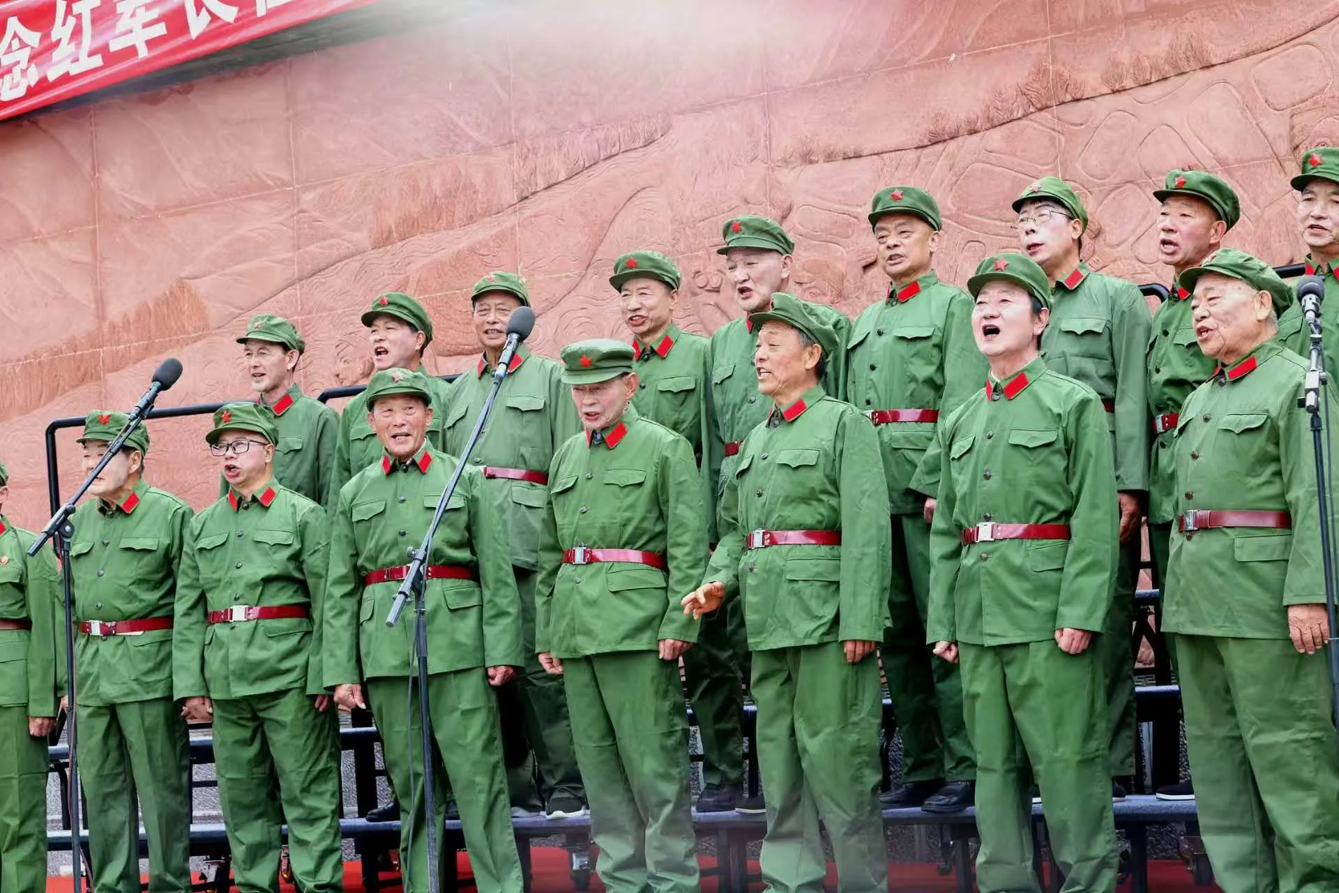 红军长征过丽江90周年专场演出在石鼓开演 红色旋律点燃金沙江畔