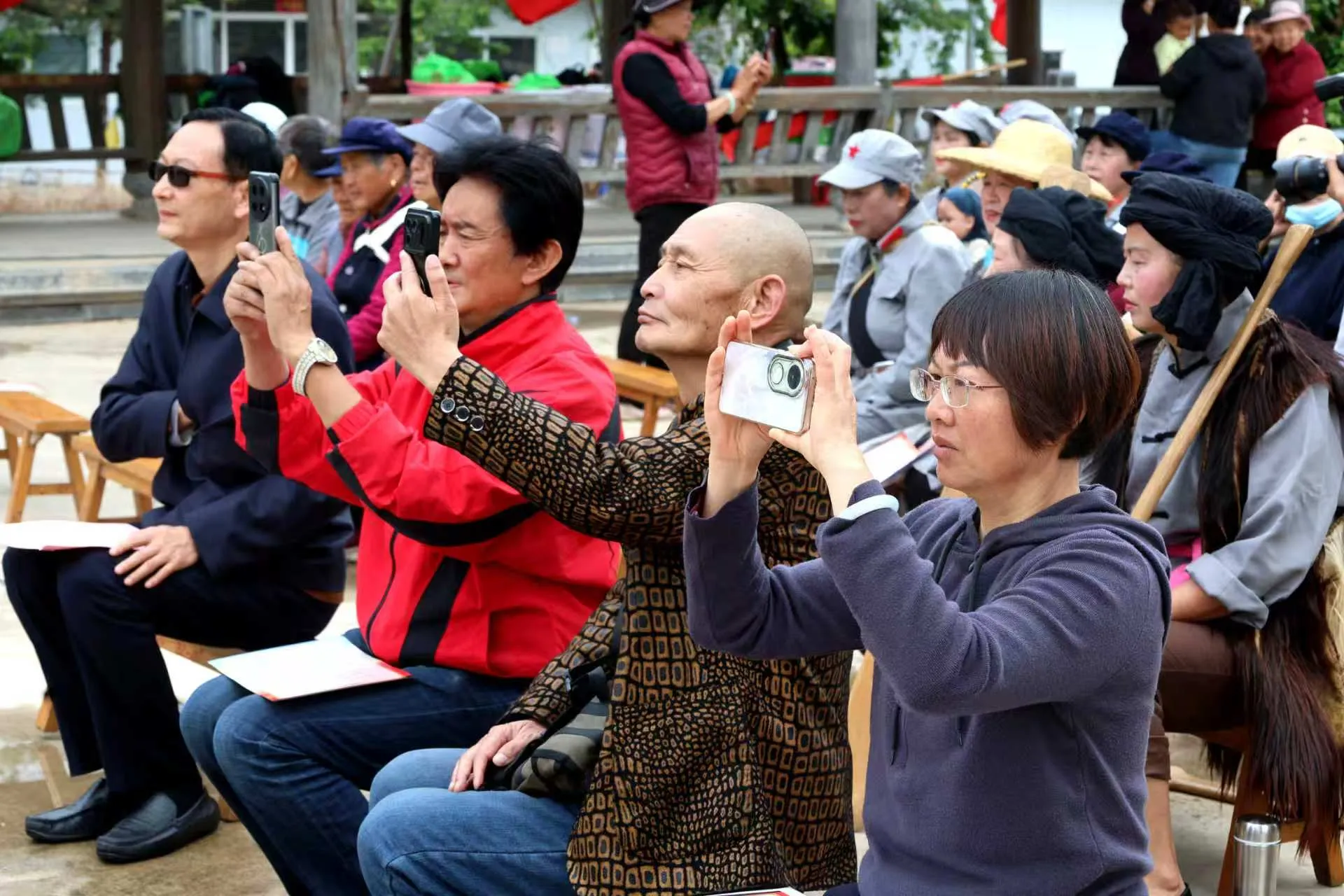 红军长征过丽江90周年专场演出在石鼓开演 红色旋律点燃金沙江畔