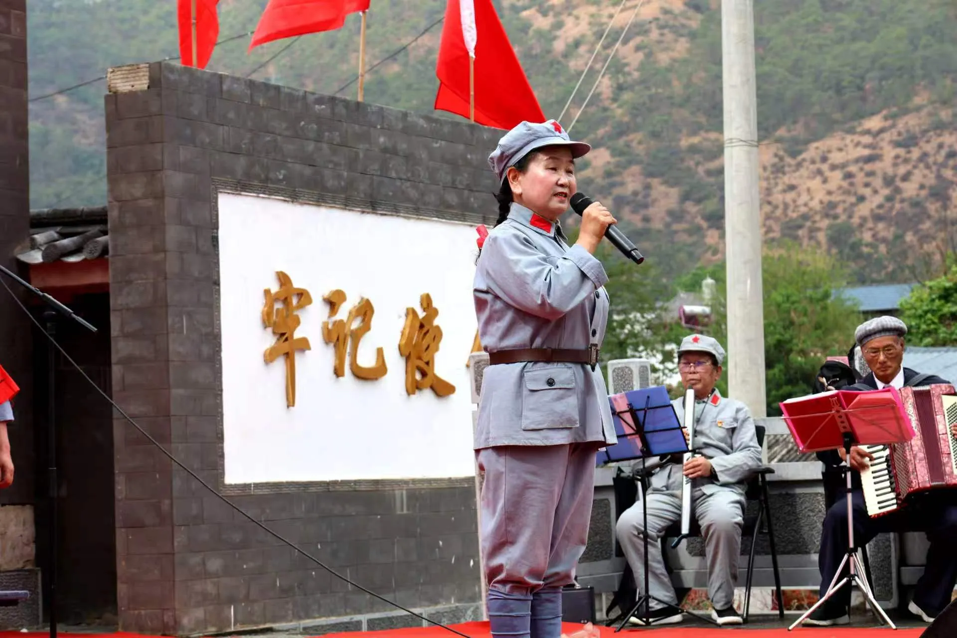 红军长征过丽江90周年专场演出在石鼓开演 红色旋律点燃金沙江畔