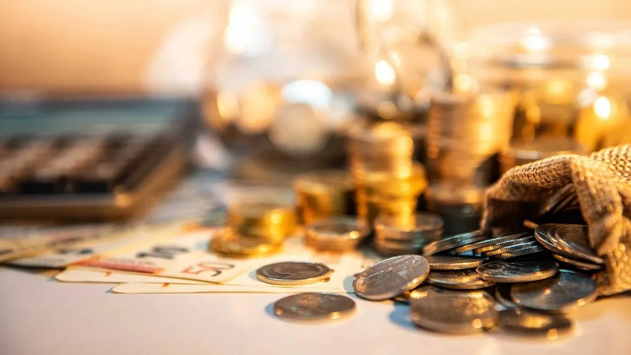 AI监管亮剑！剪映等3家平台因违规被查处，标识新规绝非“纸老虎”