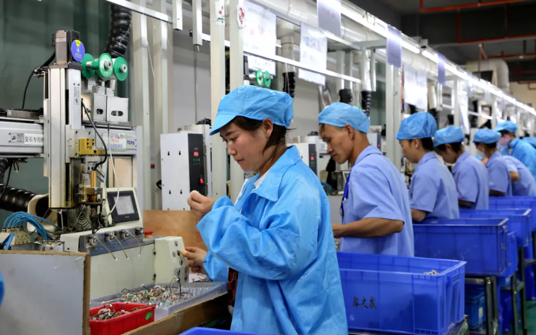 云南“家门口”就业：挣钱顾家两不误，稳稳幸福在身边