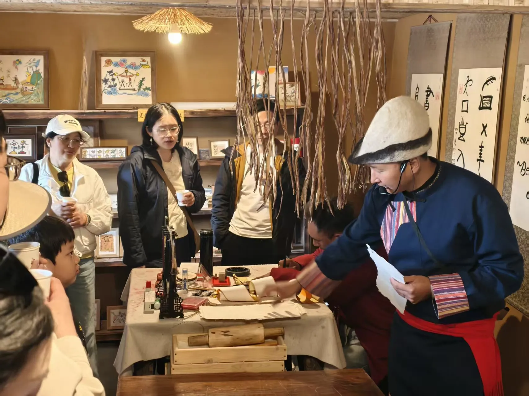 五一来丽江“做一天纳西人”，揉喜饼、写东巴文 解锁非遗慢生活