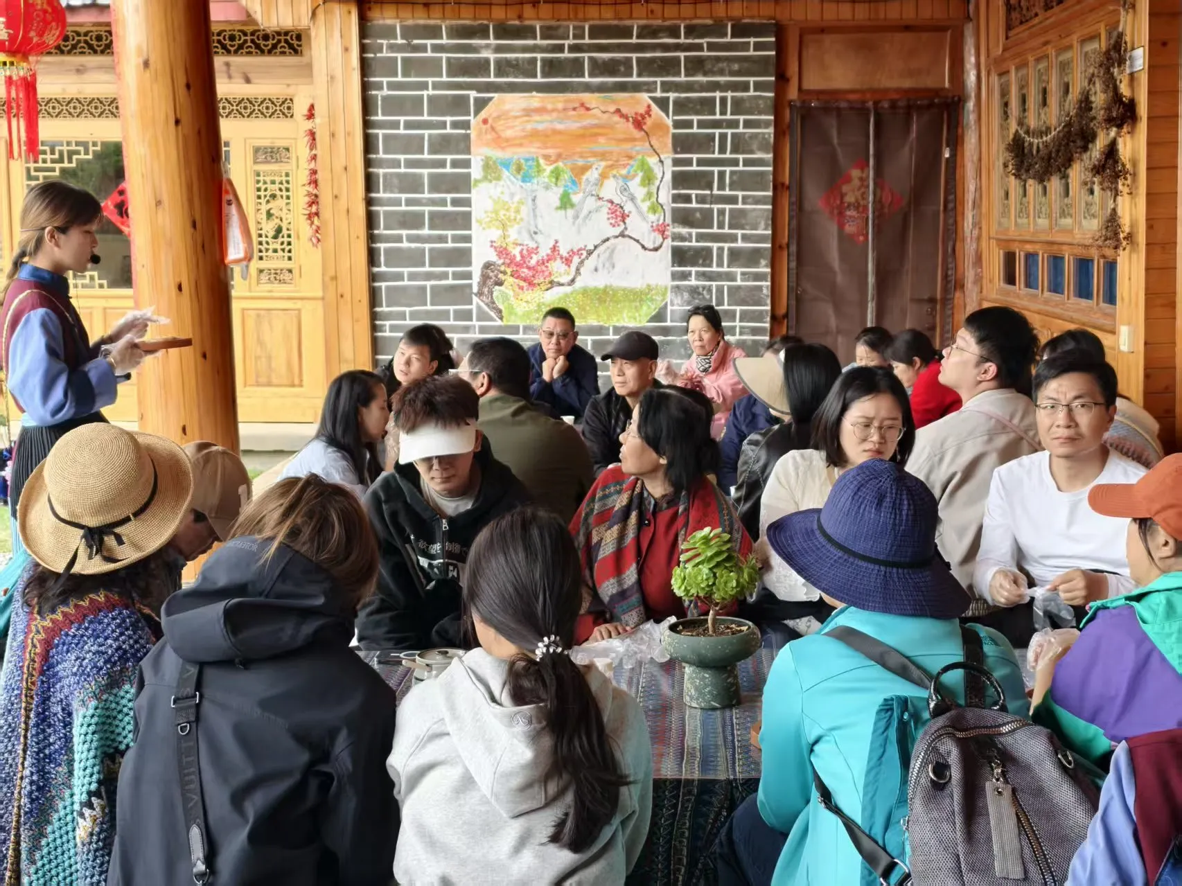 五一来丽江“做一天纳西人”，揉喜饼、写东巴文 解锁非遗慢生活