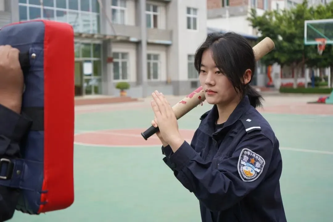 五四追光者，25岁女民警刷屏！扎根基层两年，用藏蓝青春暖透人心