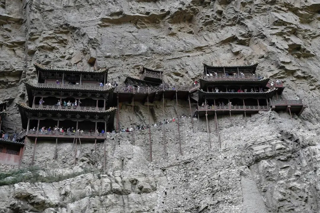 一票难求 VS 黄牛囤票！悬空寺限流之下，游客为何遭 “双重堵心”？